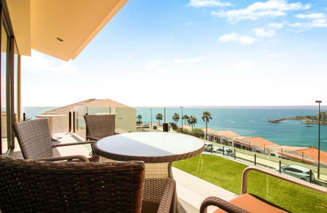 Luxury apartment with stunning sea views in...